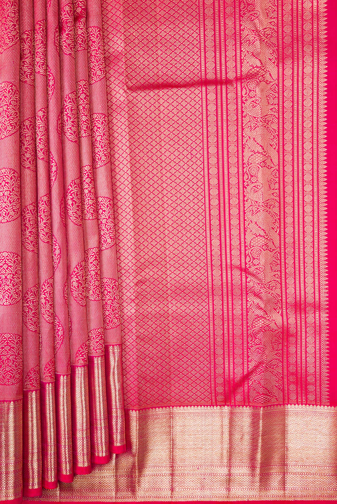 Pleats and pallu of Pink Dual Tone Kanchipuram Silk Saree with Zari Butta on the body and Zari Border. 