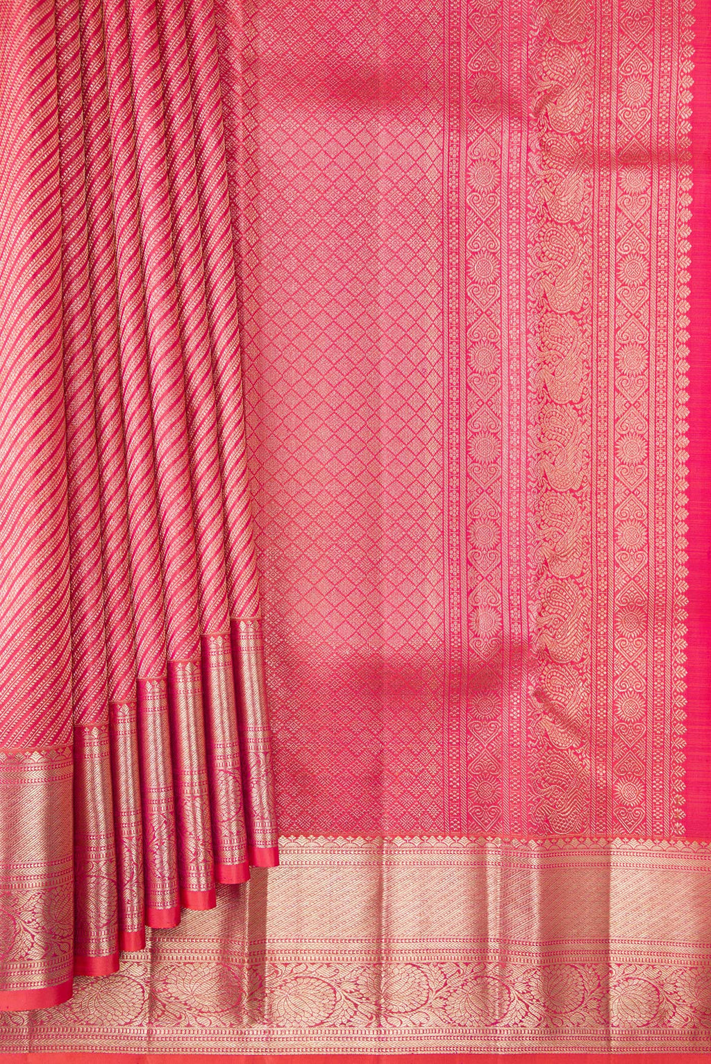 Pleats and pallu of Orange Dual Tone Kanchipuram Silk Saree with Zari Brocade on the body and Zari Border. 