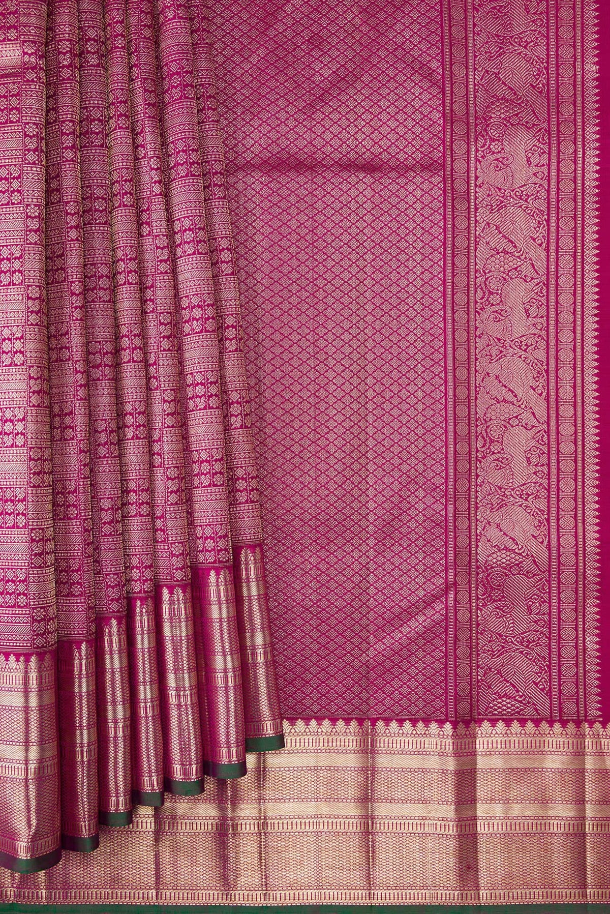 Pleats and pallu of Purple Dual Tone Kanchipuram Silk Saree with Zari Brocade on the body and Zari Border. 