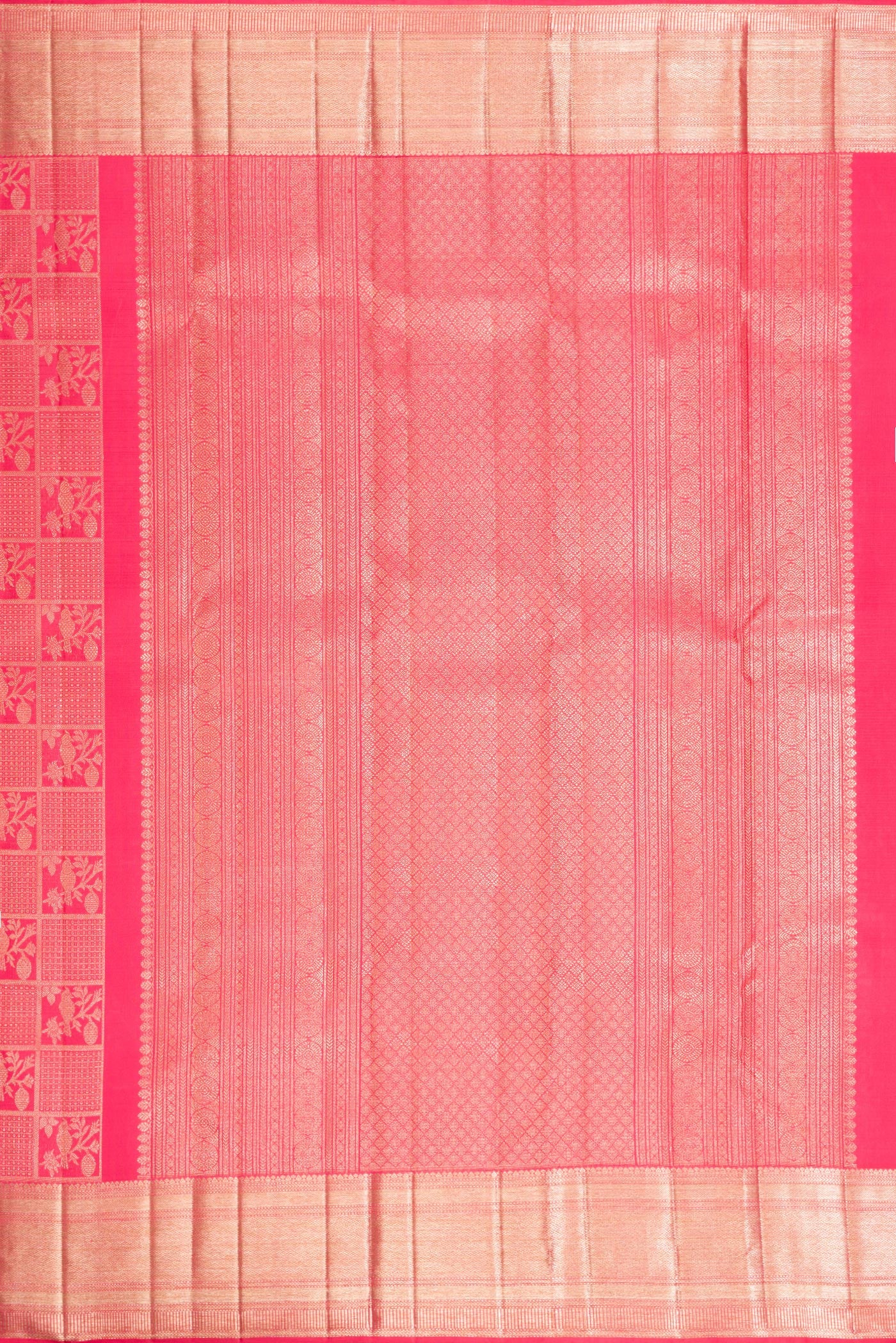 Close up image of the pallu of Pink Dual Tone Kanchipuram Silk Saree with Zari Brocade on the body and Zari Border. 