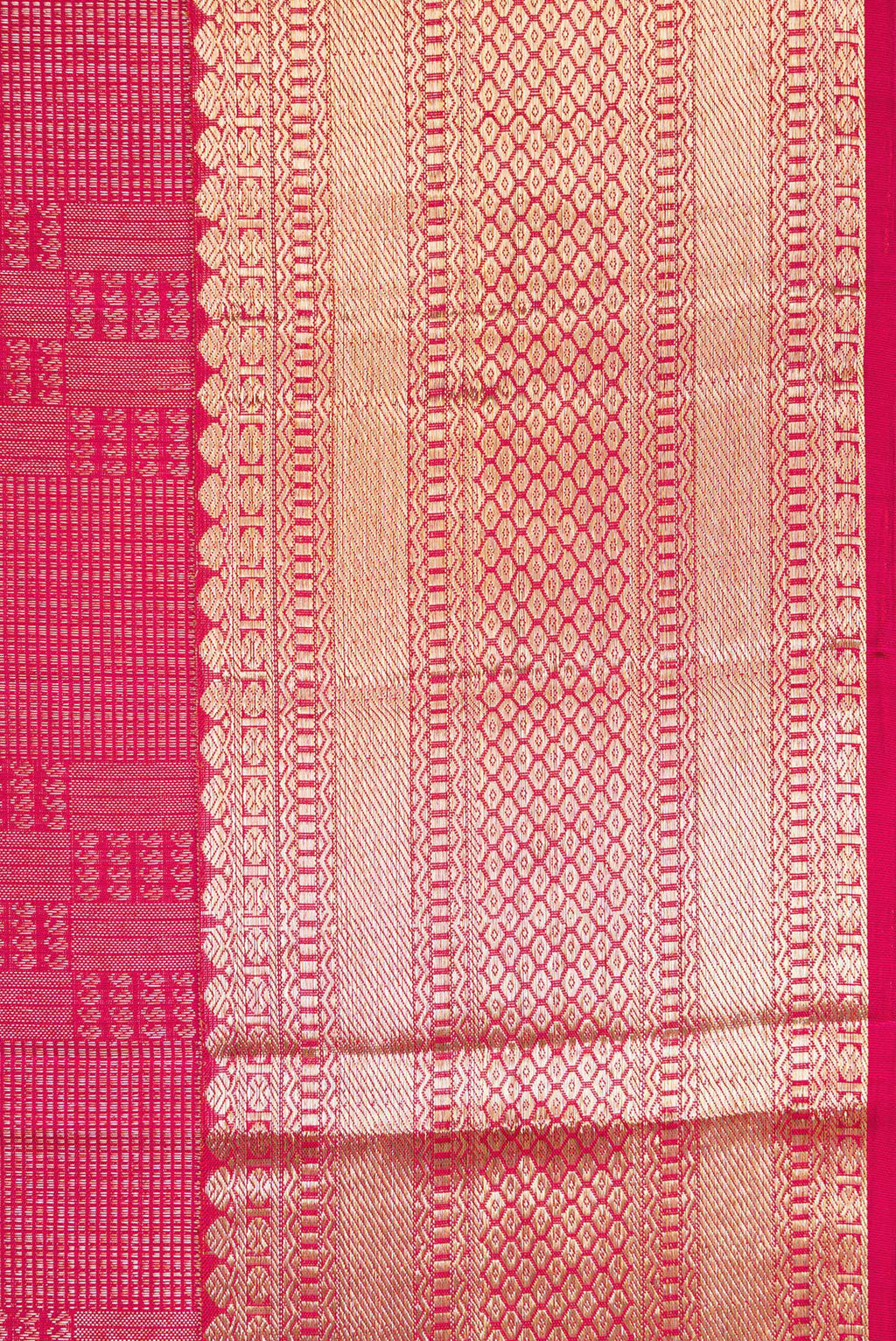 Border image of Maroon Dual Tone Kanchipuram Silk Saree with Zari Brocade on the body and Zari Border. 