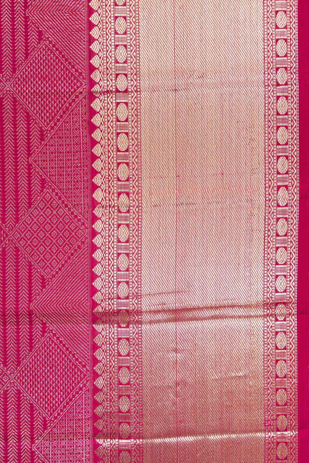 Border image of Magenta Dual Tone Kanchipuram Silk Saree with Zari Brocade on the body and Zari Border. 
