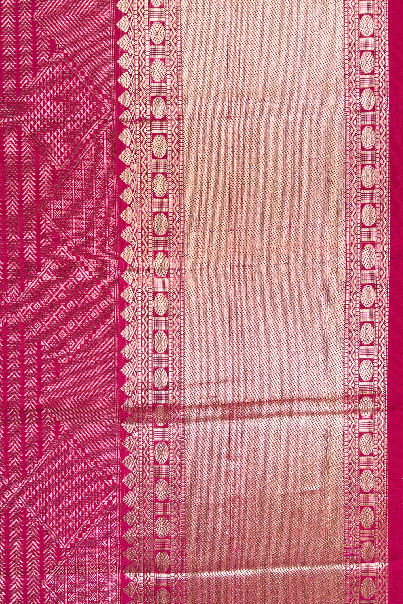 Border image of Magenta Dual Tone Kanchipuram Silk Saree with Zari Brocade on the body and Zari Border. 