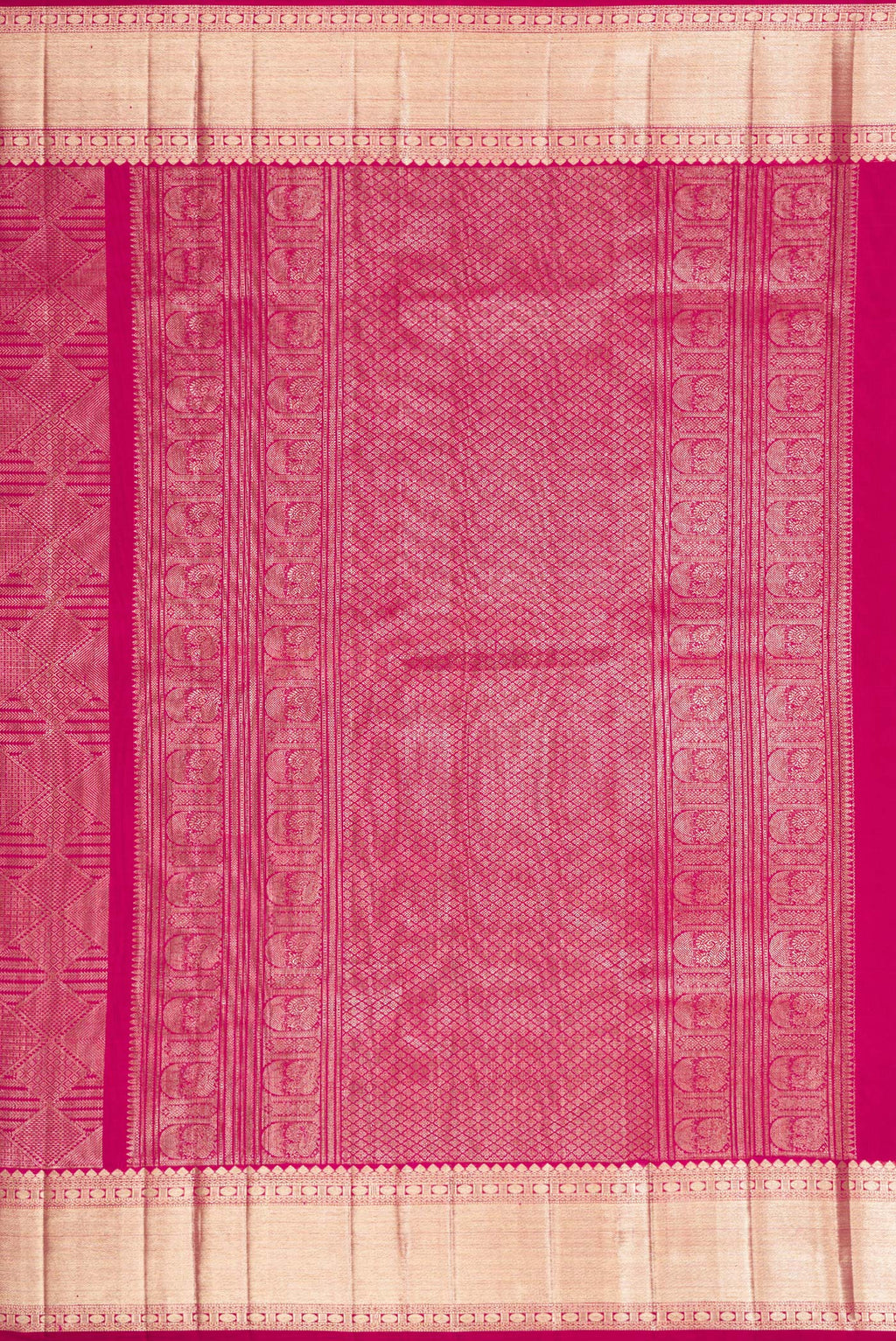 Close up image of the pallu of Magenta Dual Tone Kanchipuram Silk Saree with Zari Brocade on the body and Zari Border. 