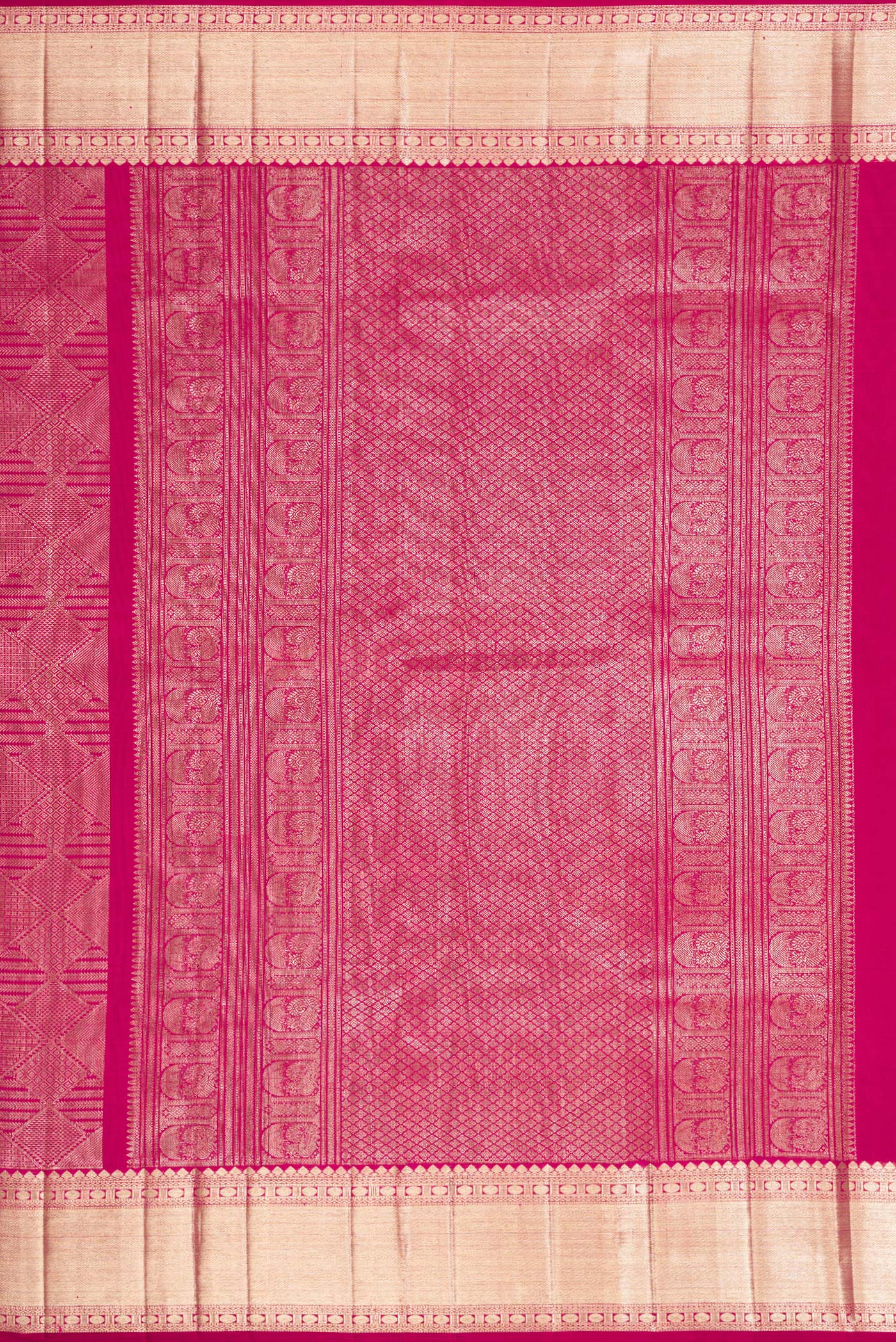 Close up image of the pallu of Magenta Dual Tone Kanchipuram Silk Saree with Zari Brocade on the body and Zari Border. 