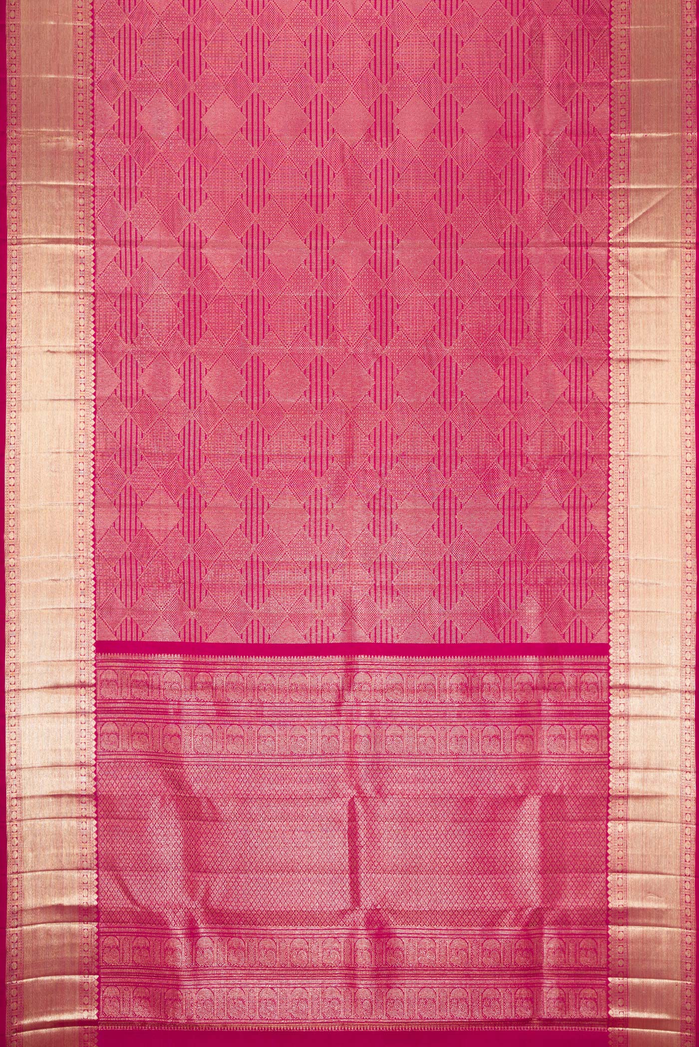 Flat view of Magenta Dual Tone Kanchipuram Silk Saree with Zari Brocade on the body and Zari Border. 