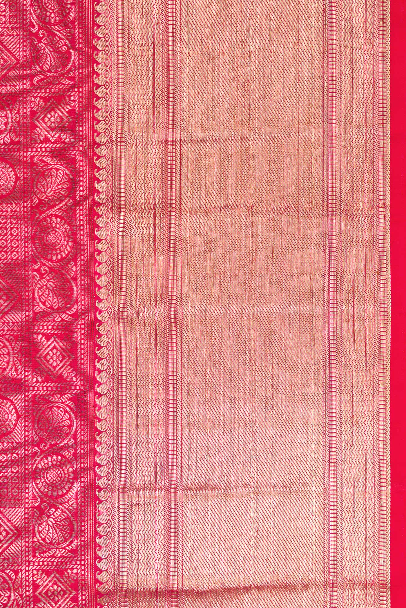 Border image of Pink Dual Tone Kanchipuram Silk Saree with Zari Brocade on the body and Zari Border. 