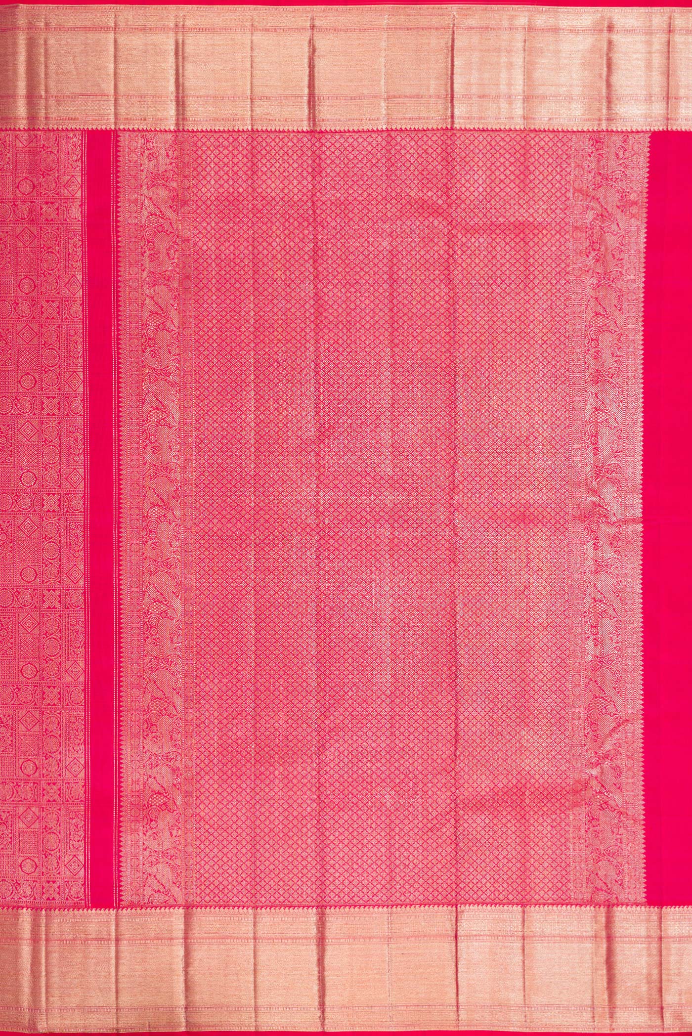 Close up image of the pallu of Pink Dual Tone Kanchipuram Silk Saree with Zari Brocade on the body and Zari Border. 