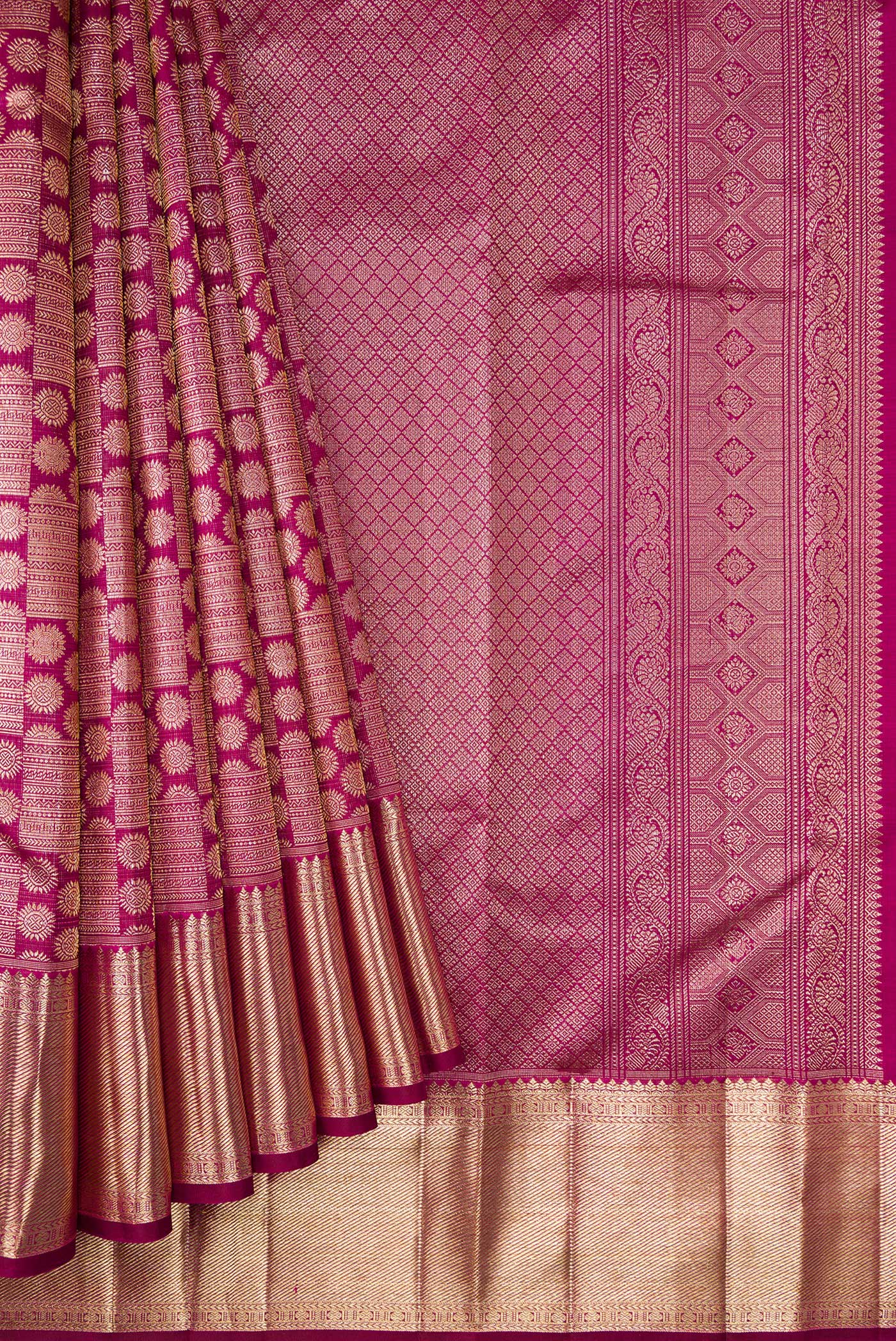 Pleats and pallu of Purple Dual Tone Kanchipuram Silk Saree with Zari Brocade on the body and Zari Border. 