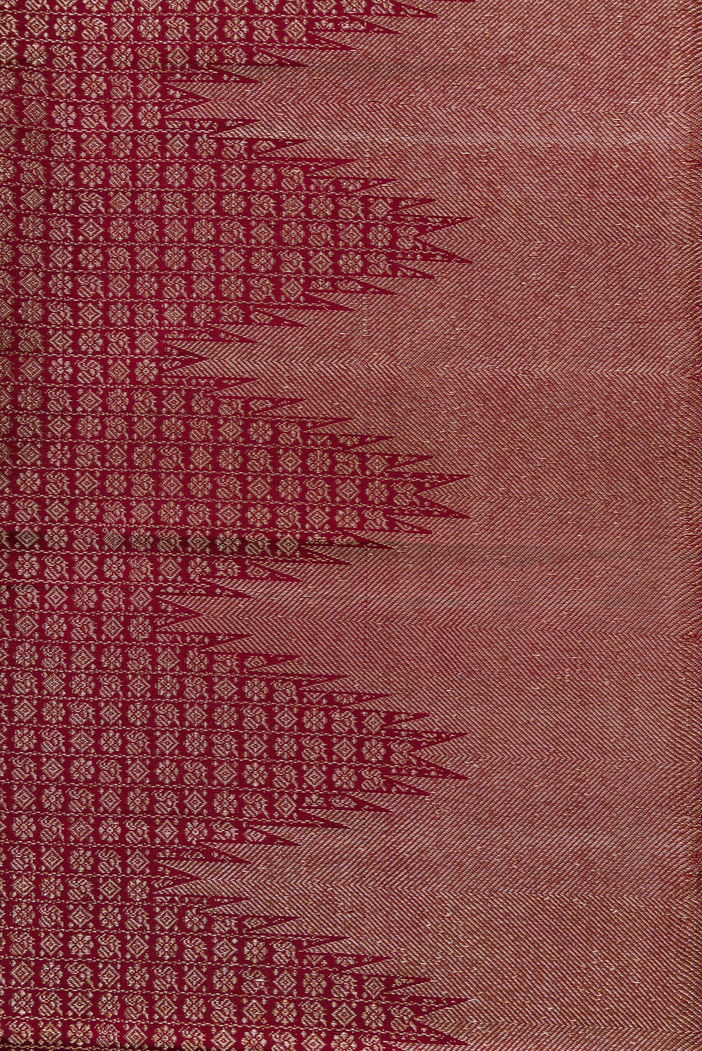 Border image of Maroon Dual Tone Kanchipuram Silk Saree with Zari Brocade on the body and Zari Border. 