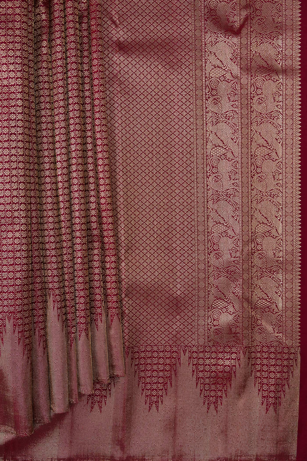 Pleats and pallu of Maroon Dual Tone Kanchipuram Silk Saree with Zari Brocade on the body and Zari Border. 