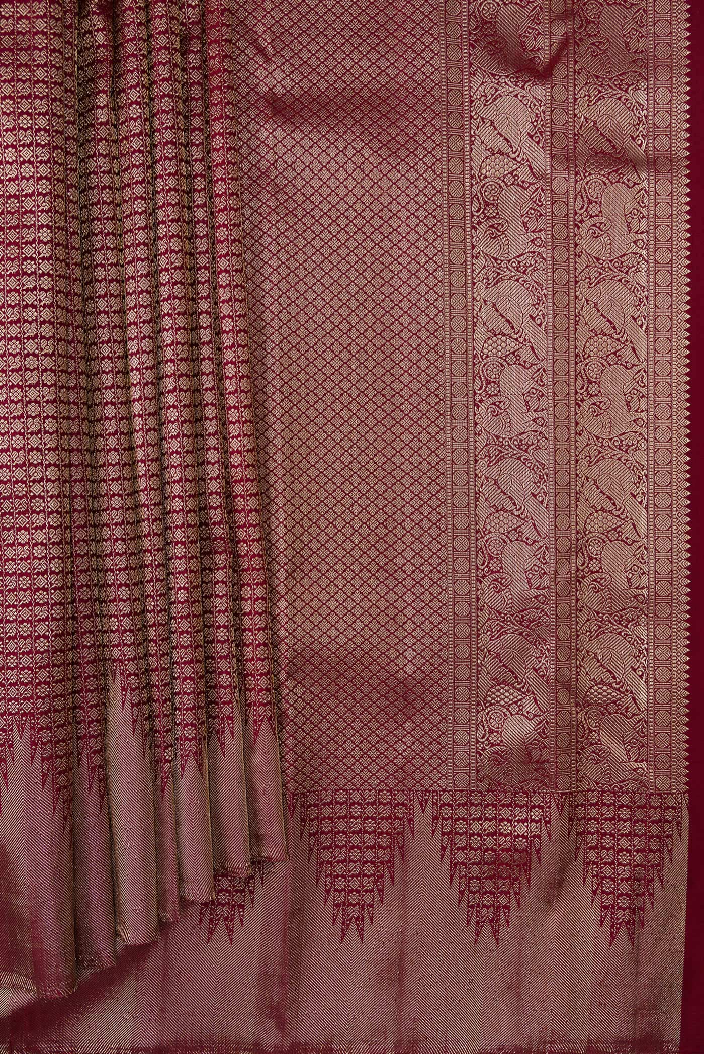 Pleats and pallu of Maroon Dual Tone Kanchipuram Silk Saree with Zari Brocade on the body and Zari Border. 