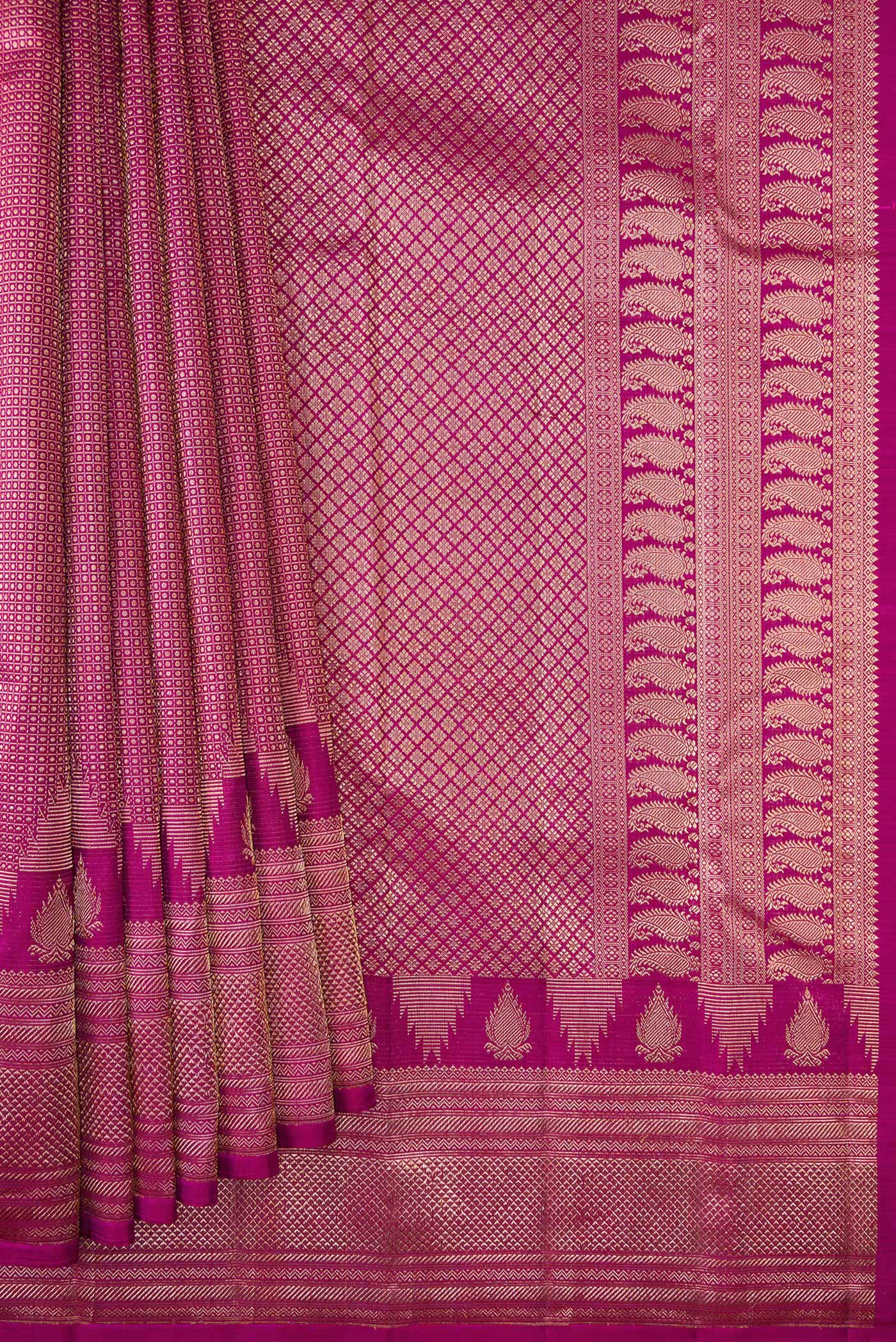 Pleats and pallu of Magenta Dual Tone Kanchipuram Silk Saree with Zari Brocade on the body and Fancy Border. 