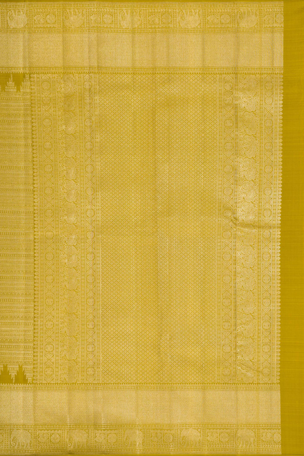 Close up image of the pallu of Mehandi Green Dual Tone Kanchipuram Silk Saree with Zari Brocade on the body and Zari Border. 