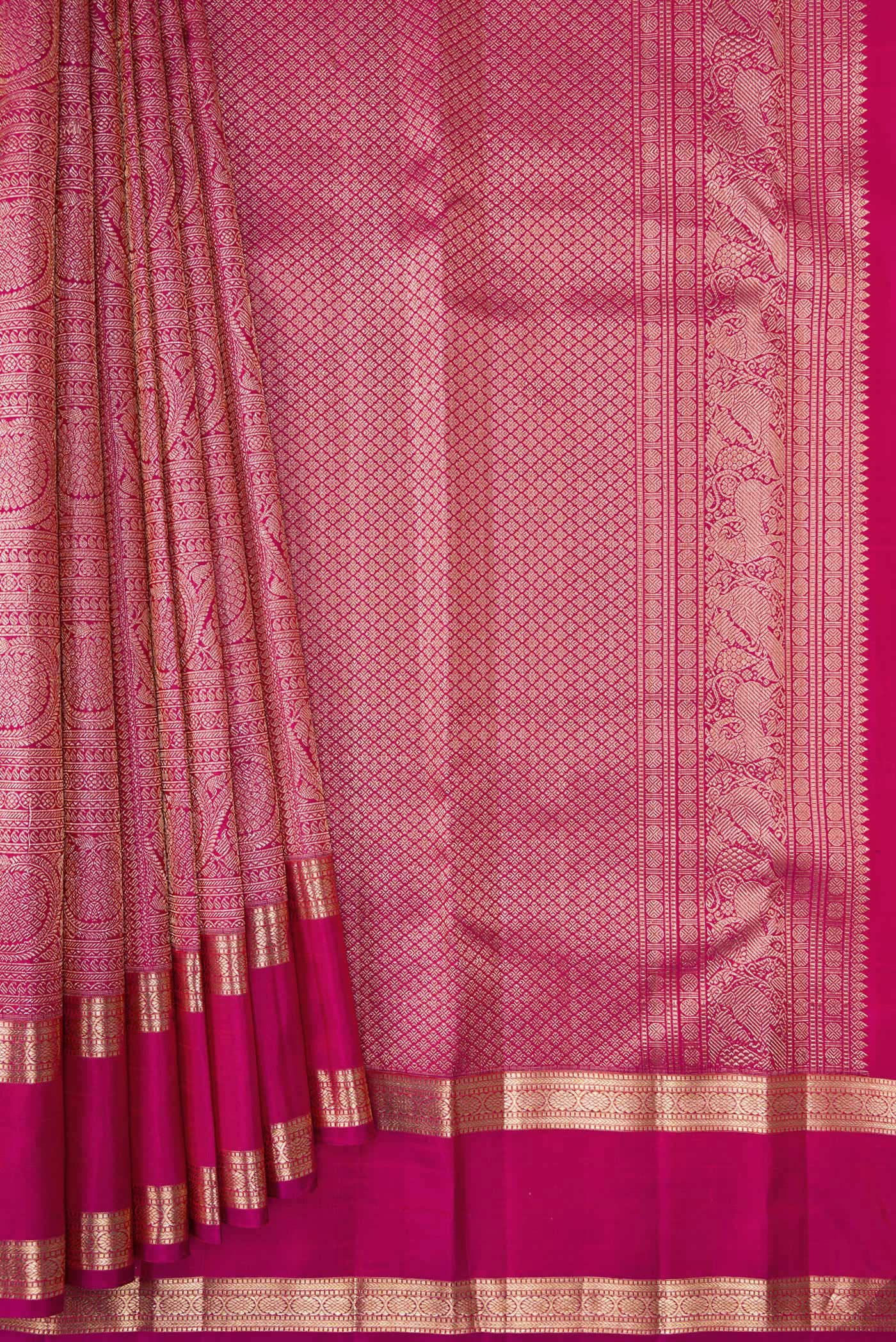 Pleats and pallu of Pink Dual Tone Kanchipuram Silk Saree with Zari Brocade on the body and Zari Border. 