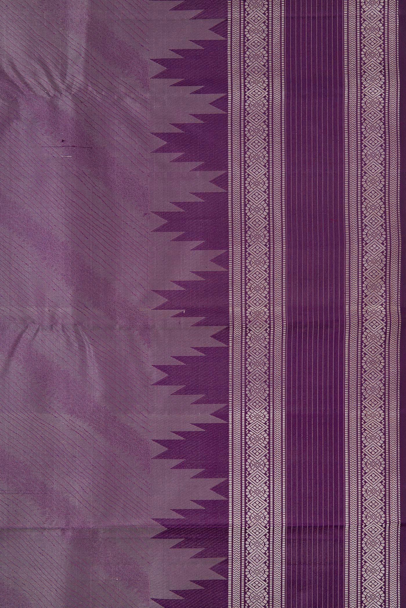 Border image of Burgundy Dual Tone Kanchipuram Silk Saree with Jacquard design on the body and Temple Border. 