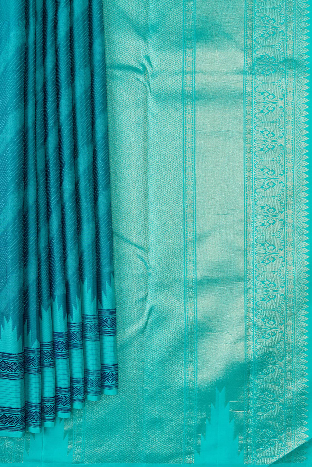 Pleats and pallu of Sky Blue Dual Tone Kanchipuram Silk Saree with Jacquard design on the body and Temple Border. 
