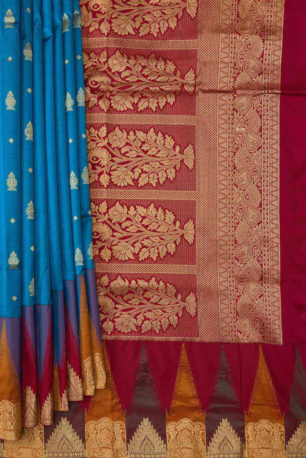 Pleats and pallu of Peacock Blue Dual Tone Kanchipuram Silk Saree with Zari Butta on the body and Temple Border. 
