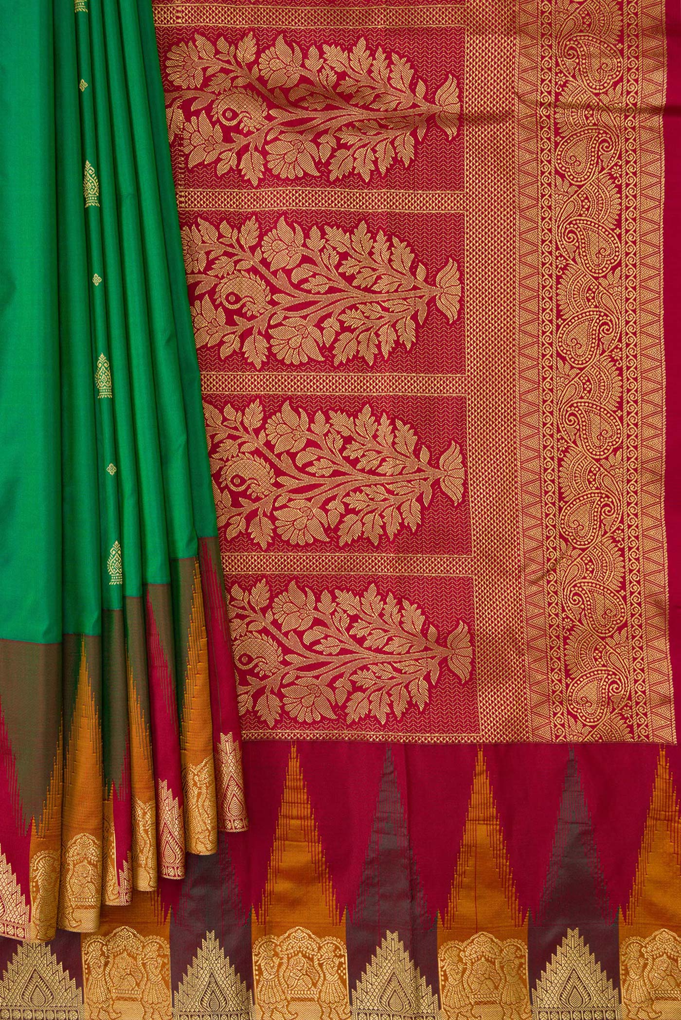 Pleats and pallu of Green Dual Tone Kanchipuram Silk Saree with Zari Butta on the body and Temple Border. 