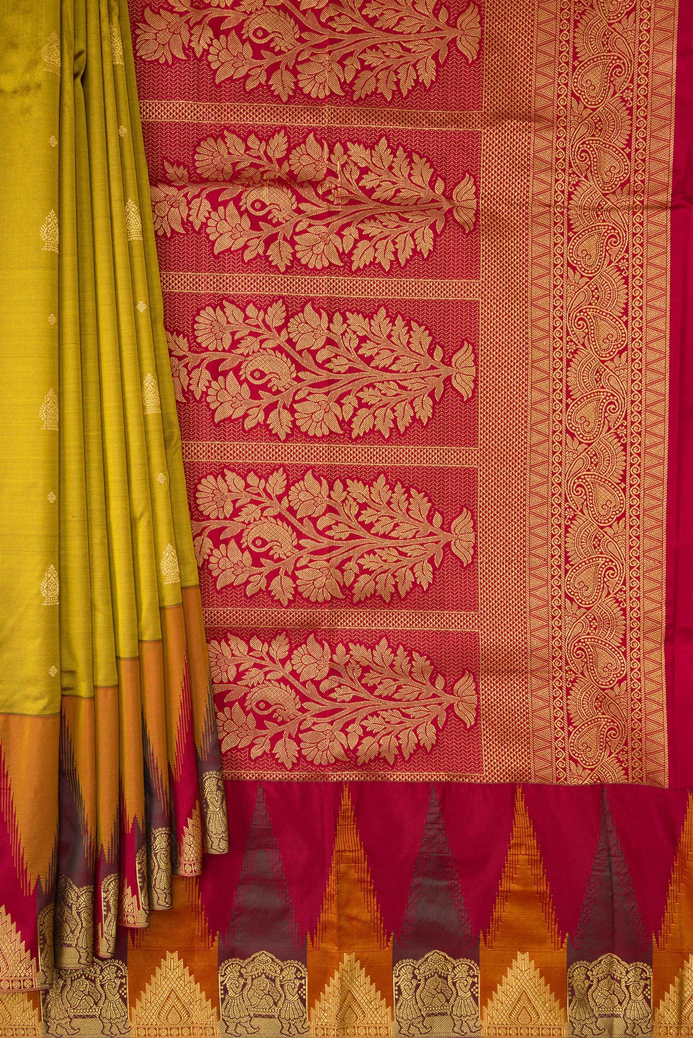 Pleats and pallu of Mehandi Green Dual Tone Kanchipuram Silk Saree with Zari Butta on the body and Temple Border. 