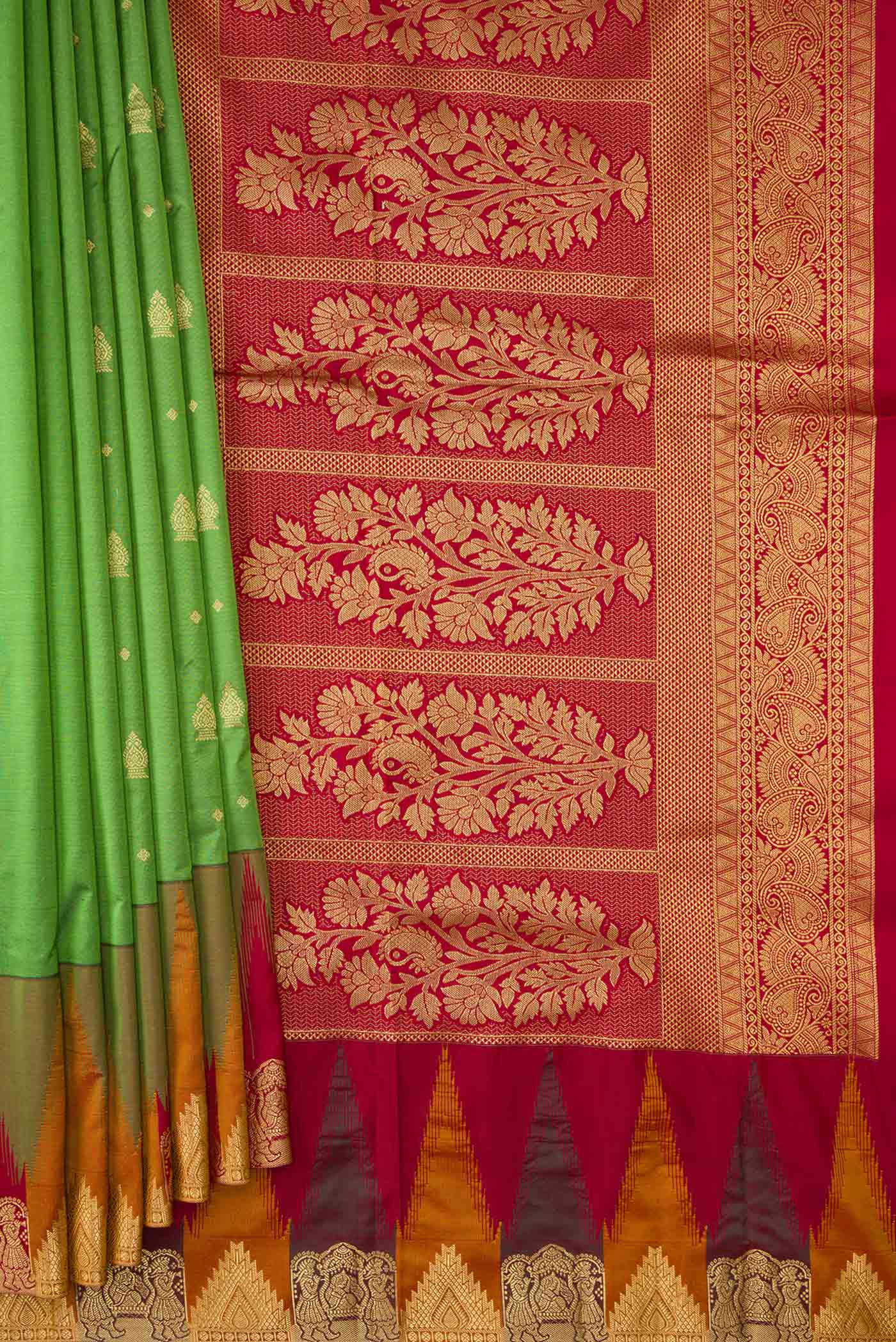 Pleats and pallu of Green Dual Tone Kanchipuram Silk Saree with Zari Butta on the body and Temple Border. 