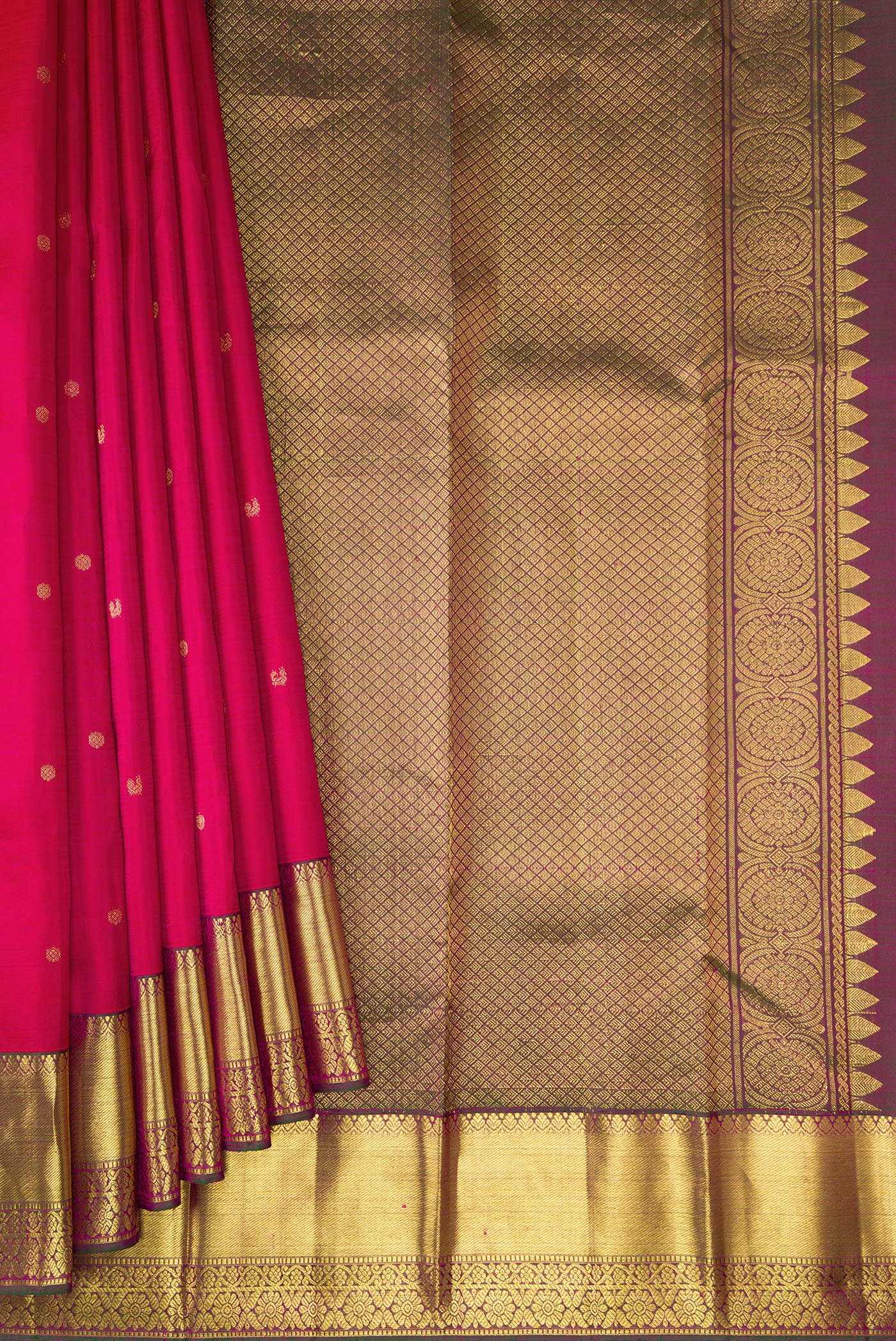 Pleats and pallu of Pink Dual Tone Kanjivaram Silk Saree with Zari Butta on the body and Zari Border. 