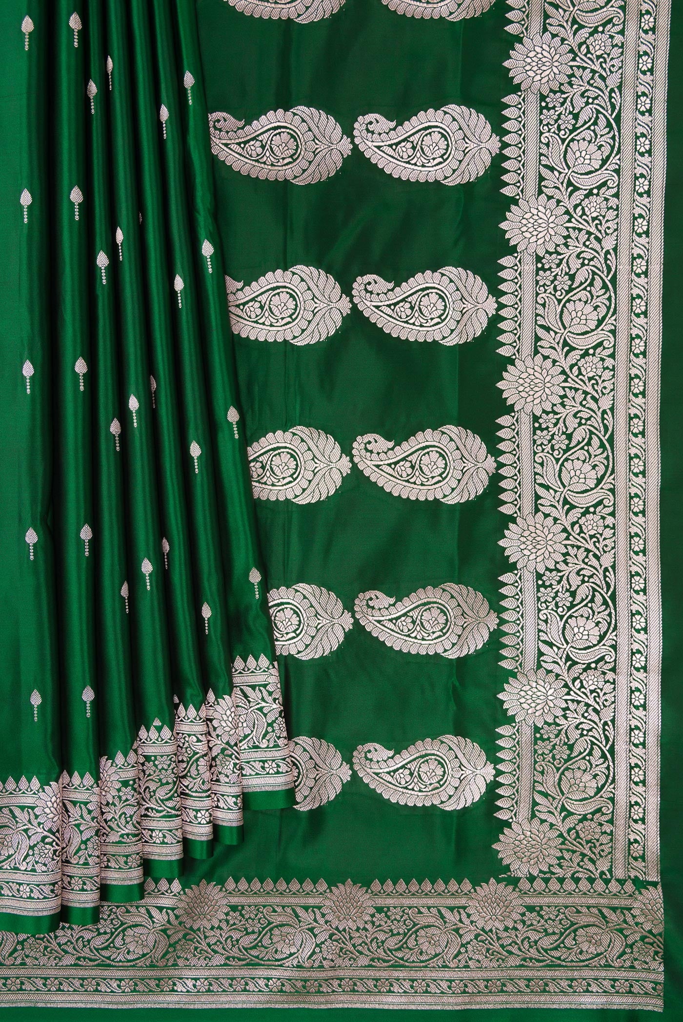 Pleats and pallu of Bottle Green Dual Tone Banarasi Silk Saree with Zari Butta on the body and Zari Border. 