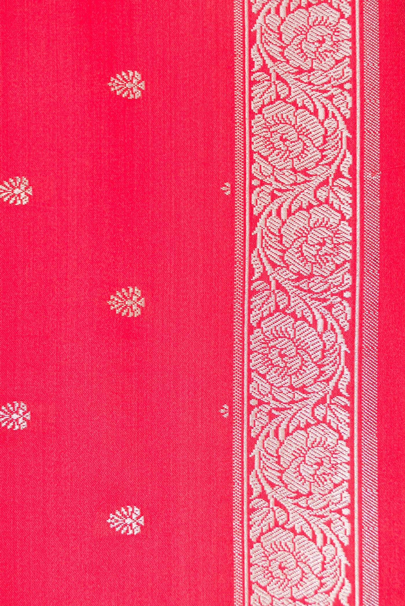 Border image of Dark Pink Dual Tone Banarasi Silk Saree with Zari Butta on the body and Fancy Border. 