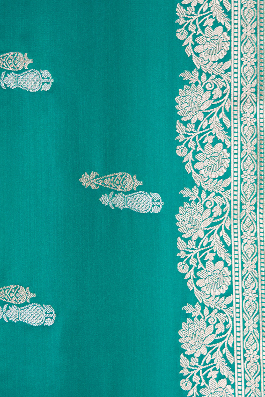 Border image of Green Dual Tone Banarasi Silk Saree with Zari Butta on the body and Zari Border. 