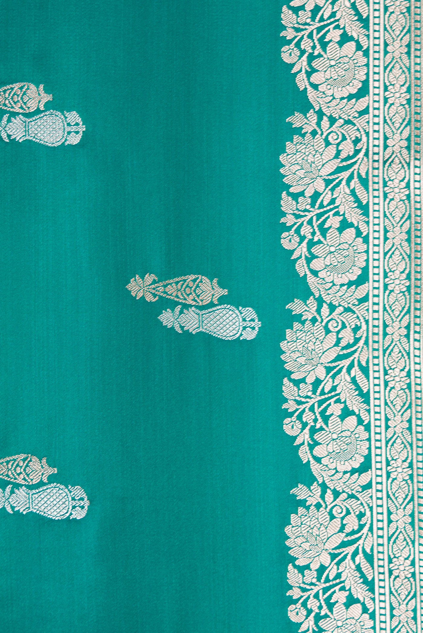 Border image of Green Dual Tone Banarasi Silk Saree with Zari Butta on the body and Zari Border. 