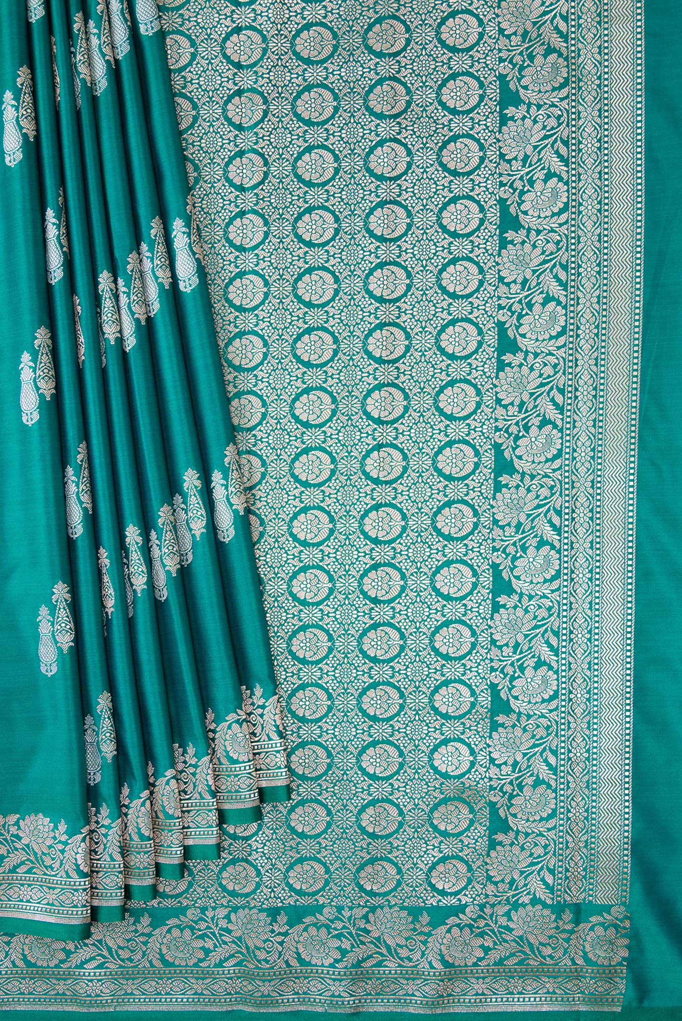 Pleats and pallu of Green Dual Tone Banarasi Silk Saree with Zari Butta on the body and Zari Border. 