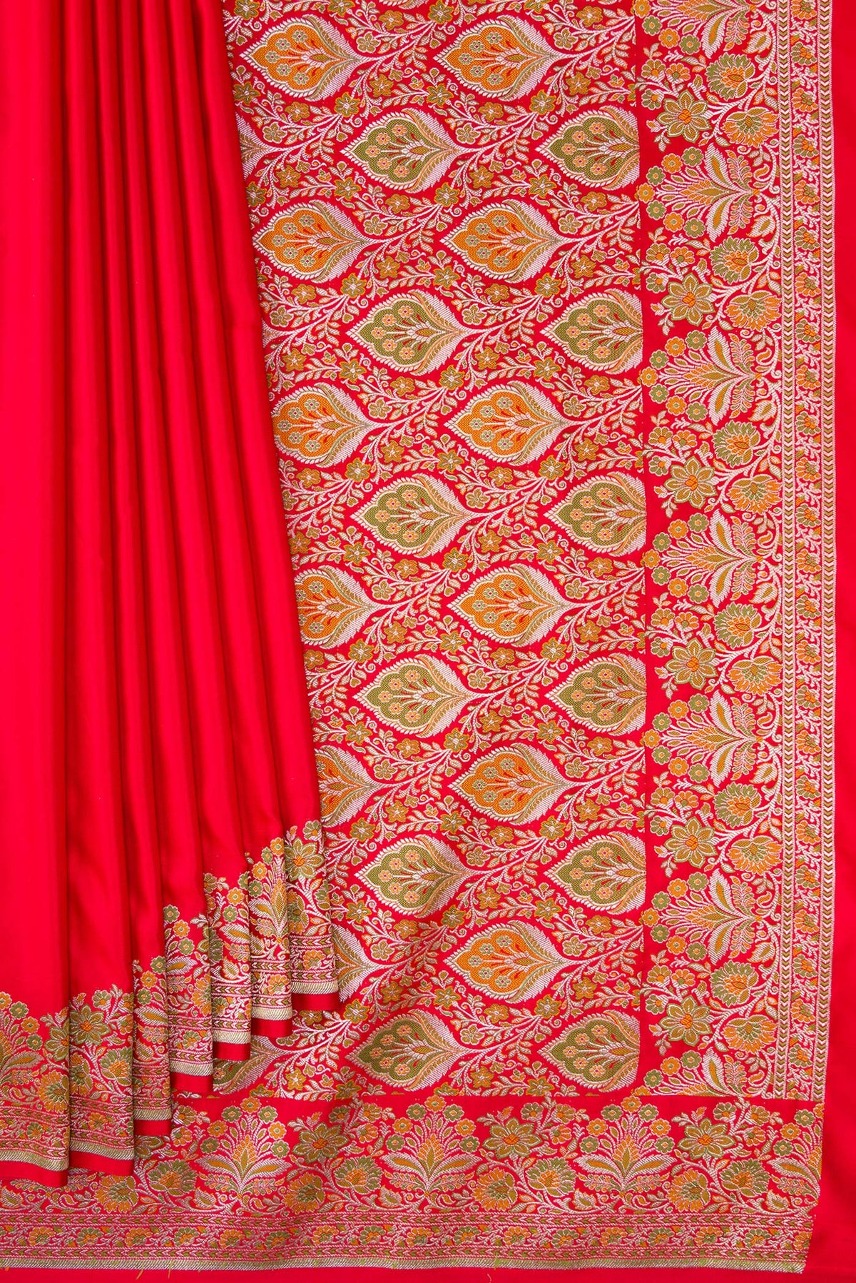 Pleats and pallu of Red Dual Tone Banarasi Silk Saree with Plain Body and Fancy Border. 