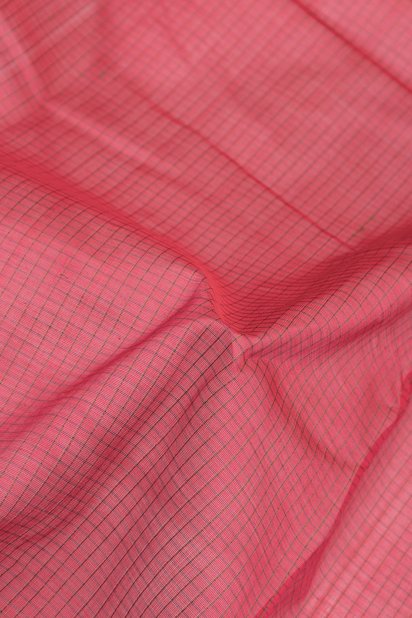 Close up of Pink Dual Tone Silk Cotton Saree with Checked design on the body and Zari Border.  displaying folds