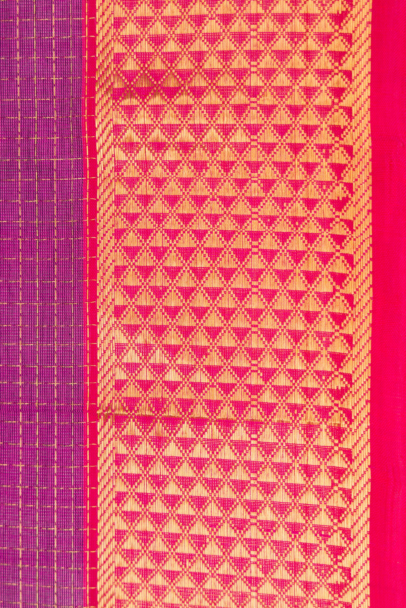 Border image of Magenta Dual Tone Silk Cotton Saree with Checked design on the body and Zari Border. 