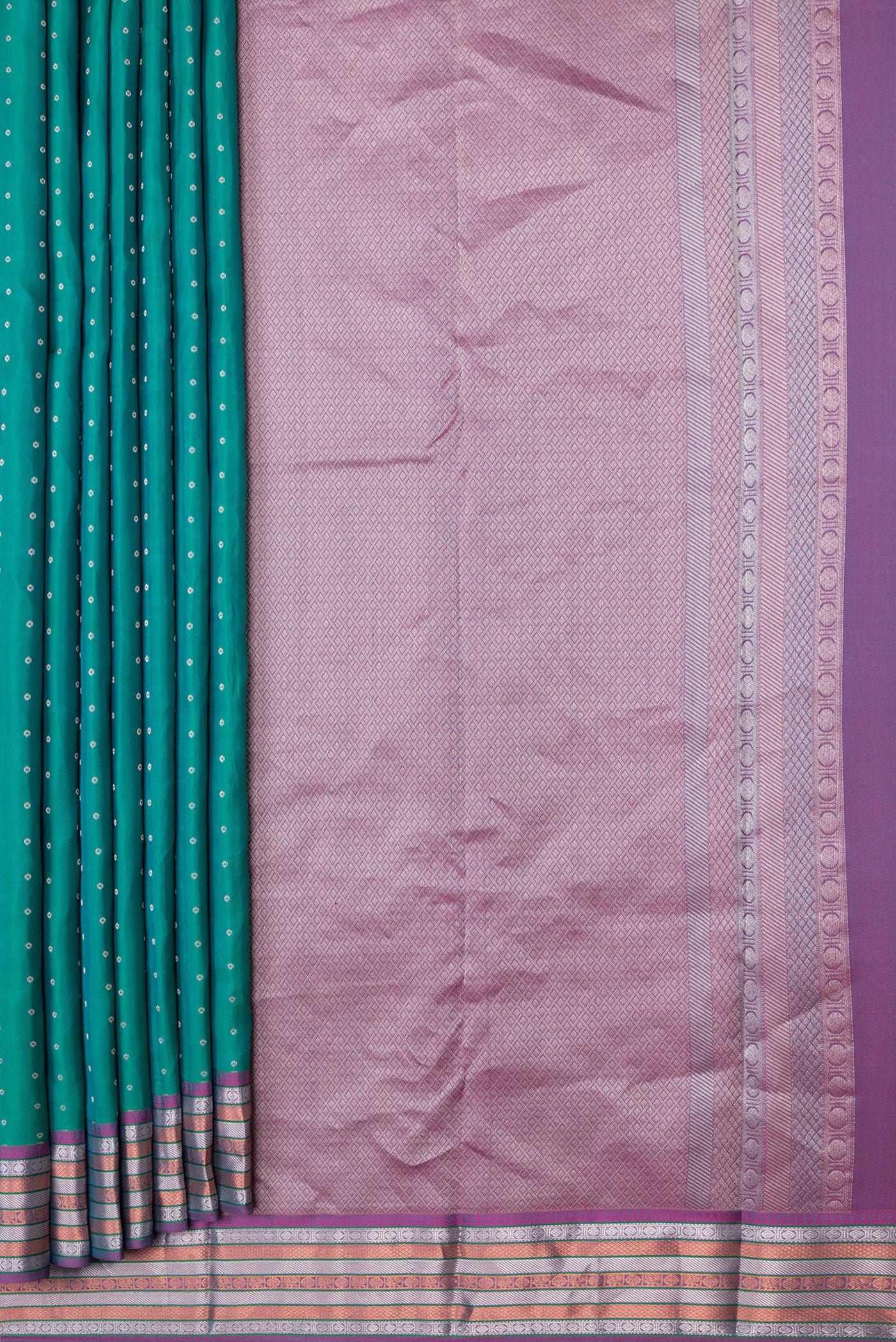 Pleats and pallu of Green Dual Tone Kanchipuram Silk Saree with Zari Butta on the body and Zari Border. 