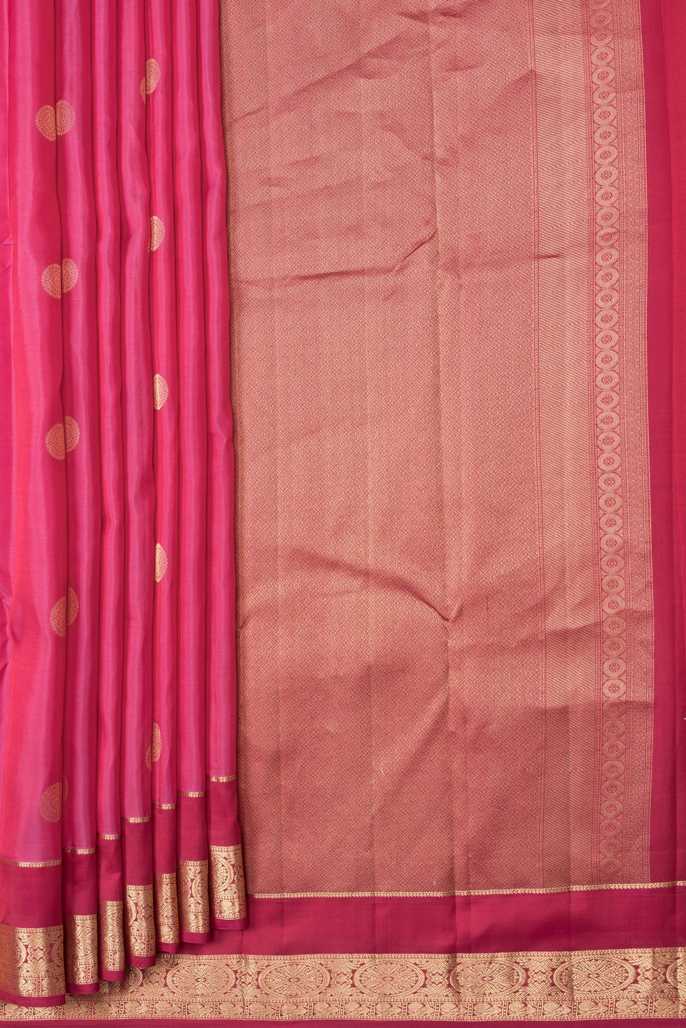 Pleats and pallu of Pink Dual Tone Kanchipuram Silk Saree with Zari Butta on the body and Zari Border. 