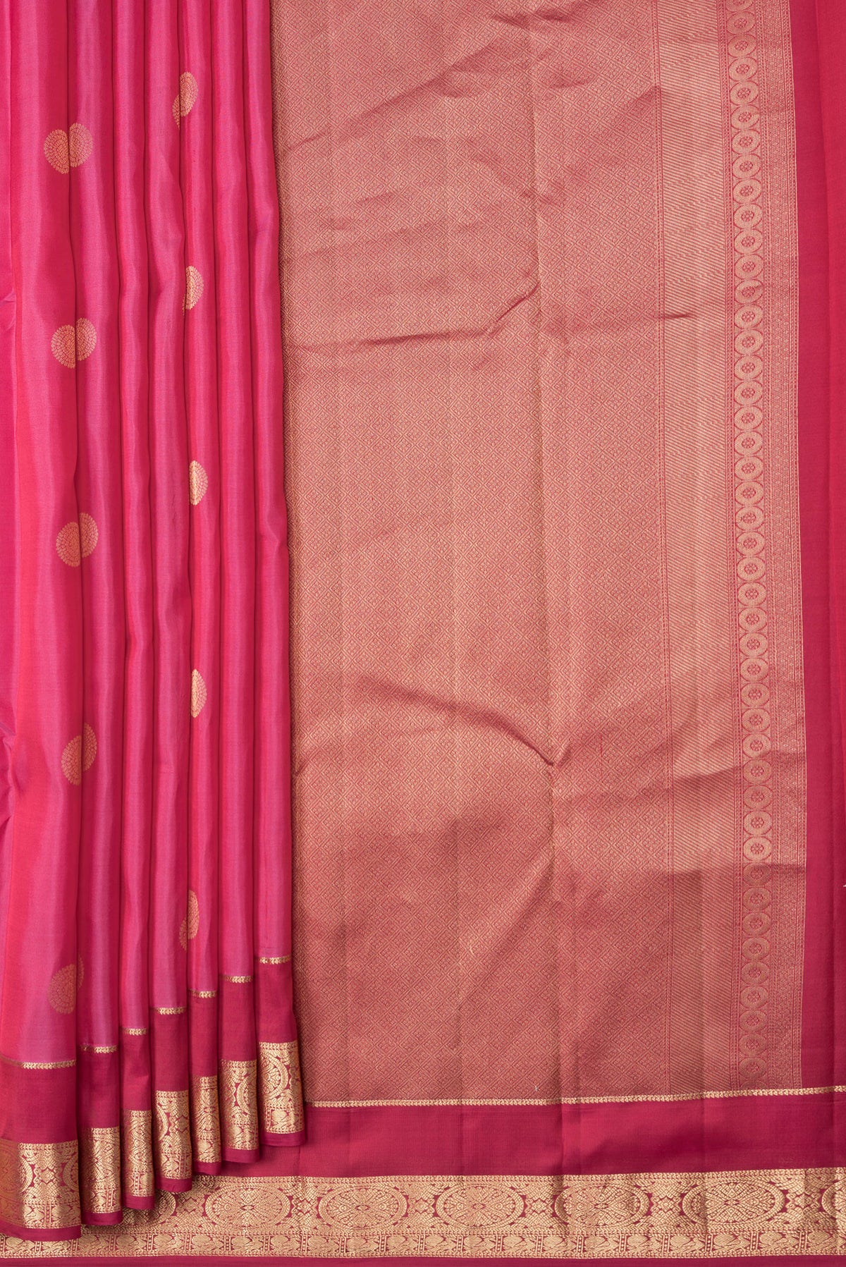 Pleats and pallu of Pink Dual Tone Kanchipuram Silk Saree with Zari Butta on the body and Zari Border. 