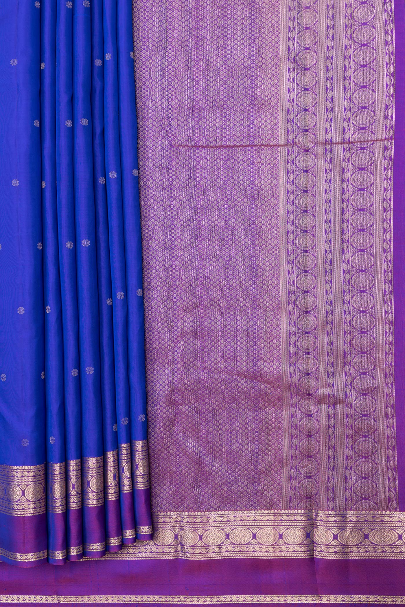 Pleats and pallu of Royal Blue Dual Tone Kanchipuram Silk Saree with Stripes on the body and Ganga Jamuna Border. 