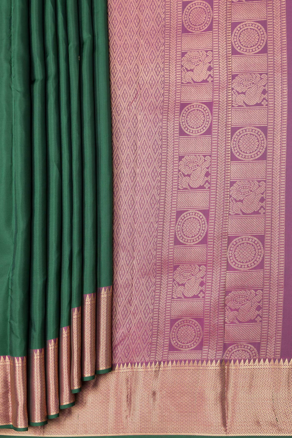 Pleats and pallu of Green Dual Tone Kanchipuram Silk Saree with Zari Butta on the body and Zari Border. 