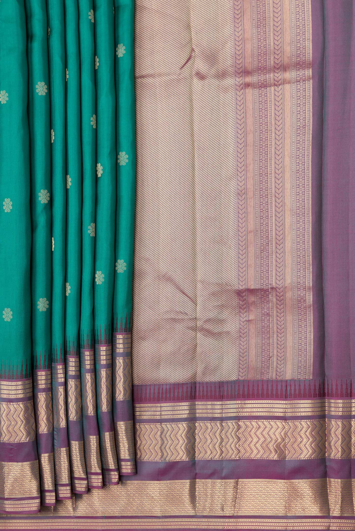 Pleats and pallu of Green Dual Tone Kanjivaram Silk Saree with Zari Butta on the body and Zari Border. 