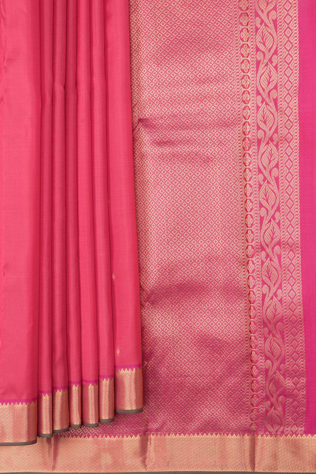 Pleats and pallu of Pink Dual Tone Kanjivaram Silk Saree with Zari Butta on the body and Zari Border. 