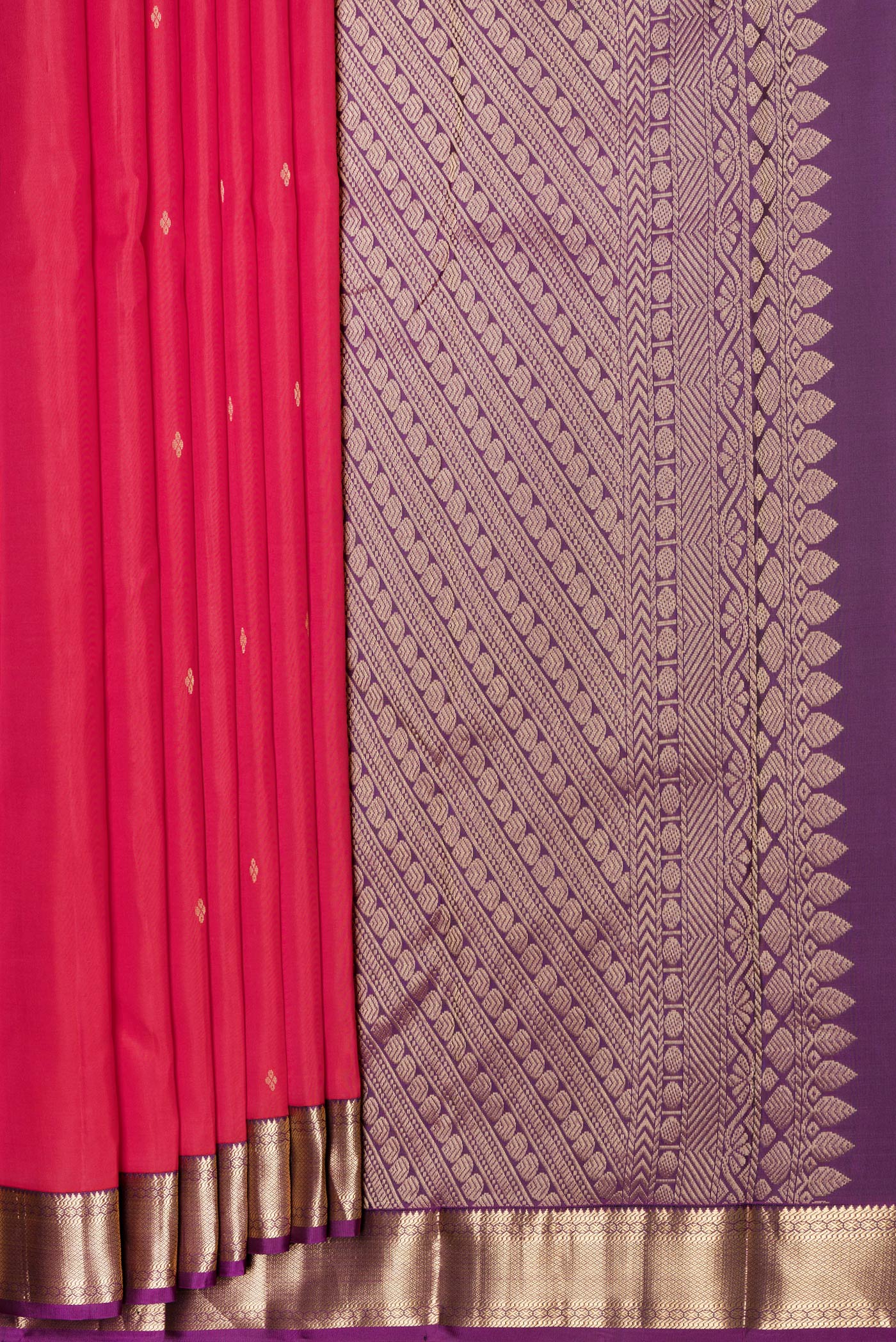 Pleats and pallu of Pink Dual Tone Kanchipuram Silk Saree with Zari Butta on the body and Zari Border. 