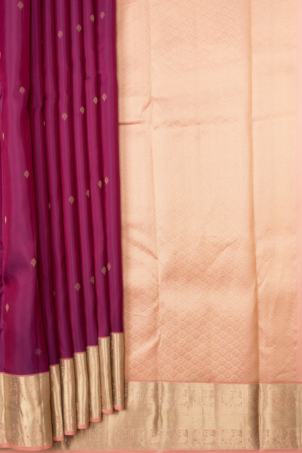 Pleats and pallu of Magenta Dual Tone Kanchipuram Silk Saree with Zari Butta on the body and Zari Border. 