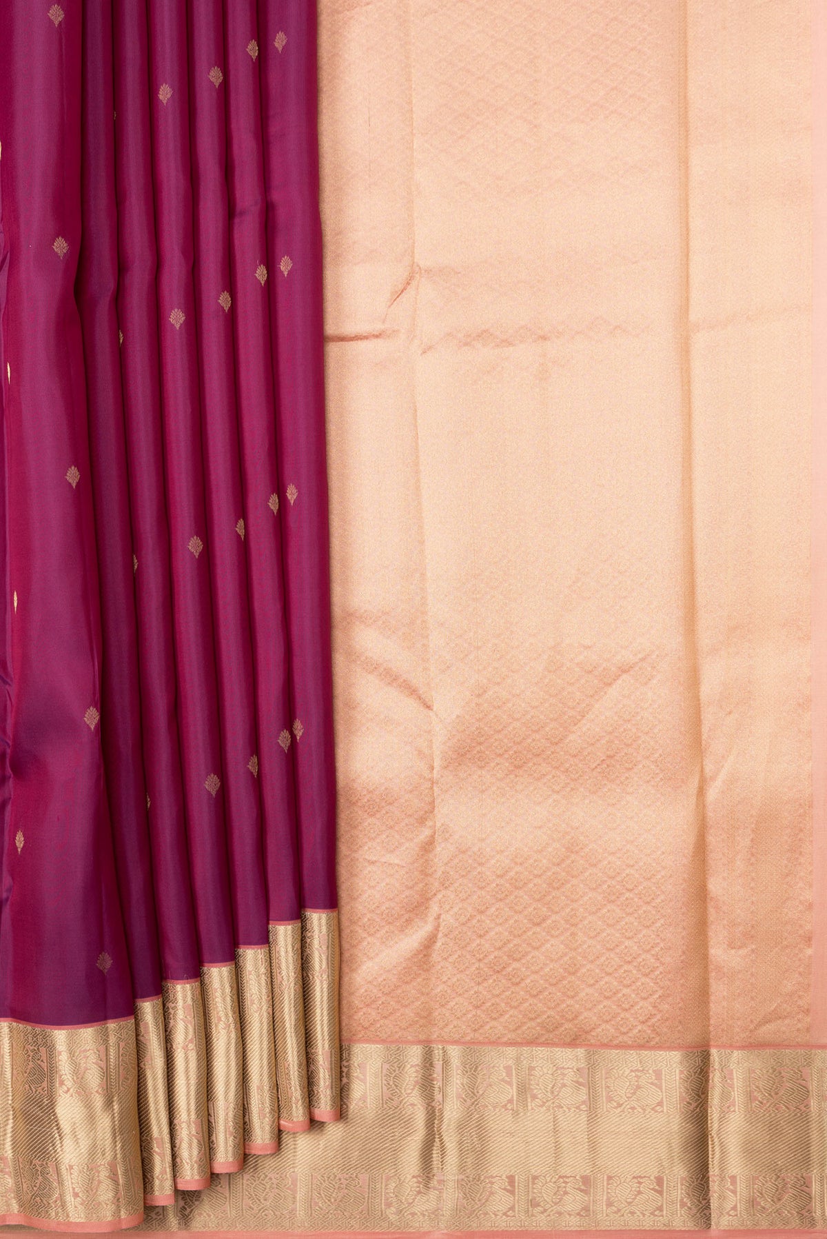 Pleats and pallu of Magenta Dual Tone Kanchipuram Silk Saree with Zari Butta on the body and Zari Border. 