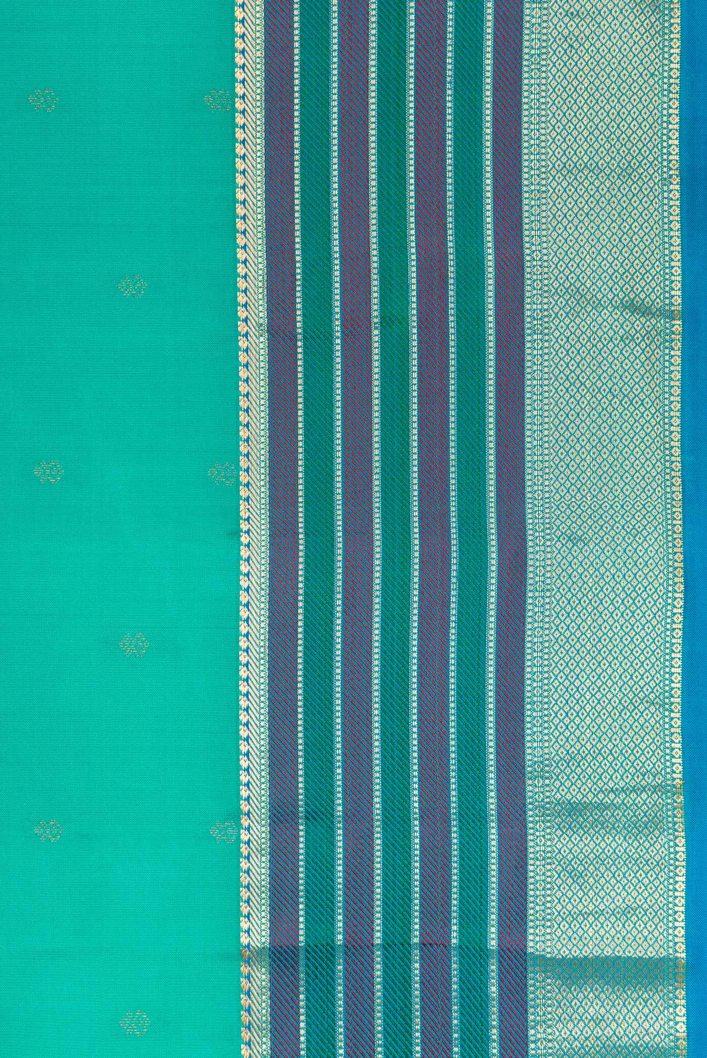 Border image of Sea Green Dual Tone Kanchipuram Silk Saree with Zari Butta on the body and Zari And Thread Border. 