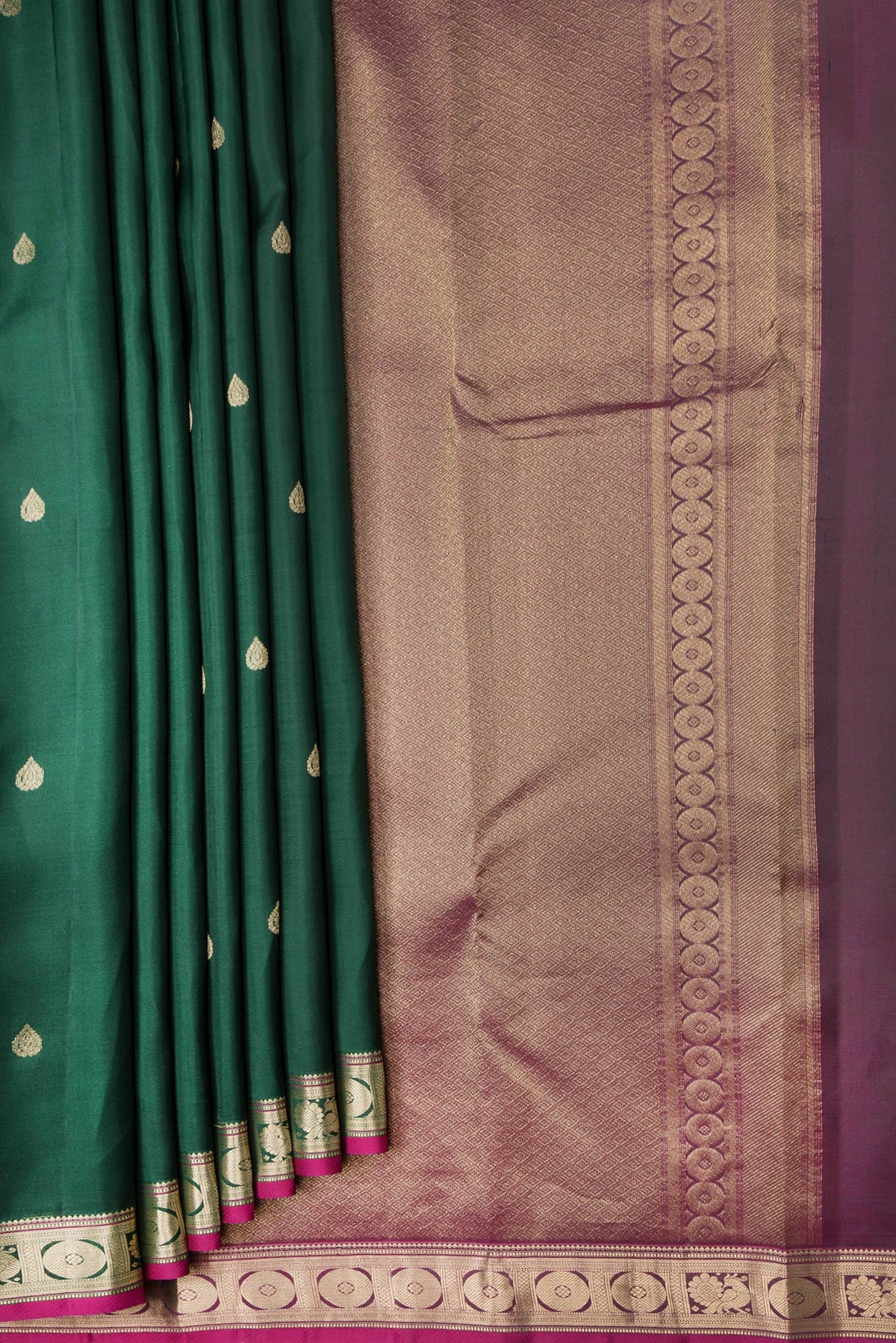 Pleats and pallu of Green Dual Tone Kanchipuram Silk Saree with Zari Butta on the body and Zari Border. 