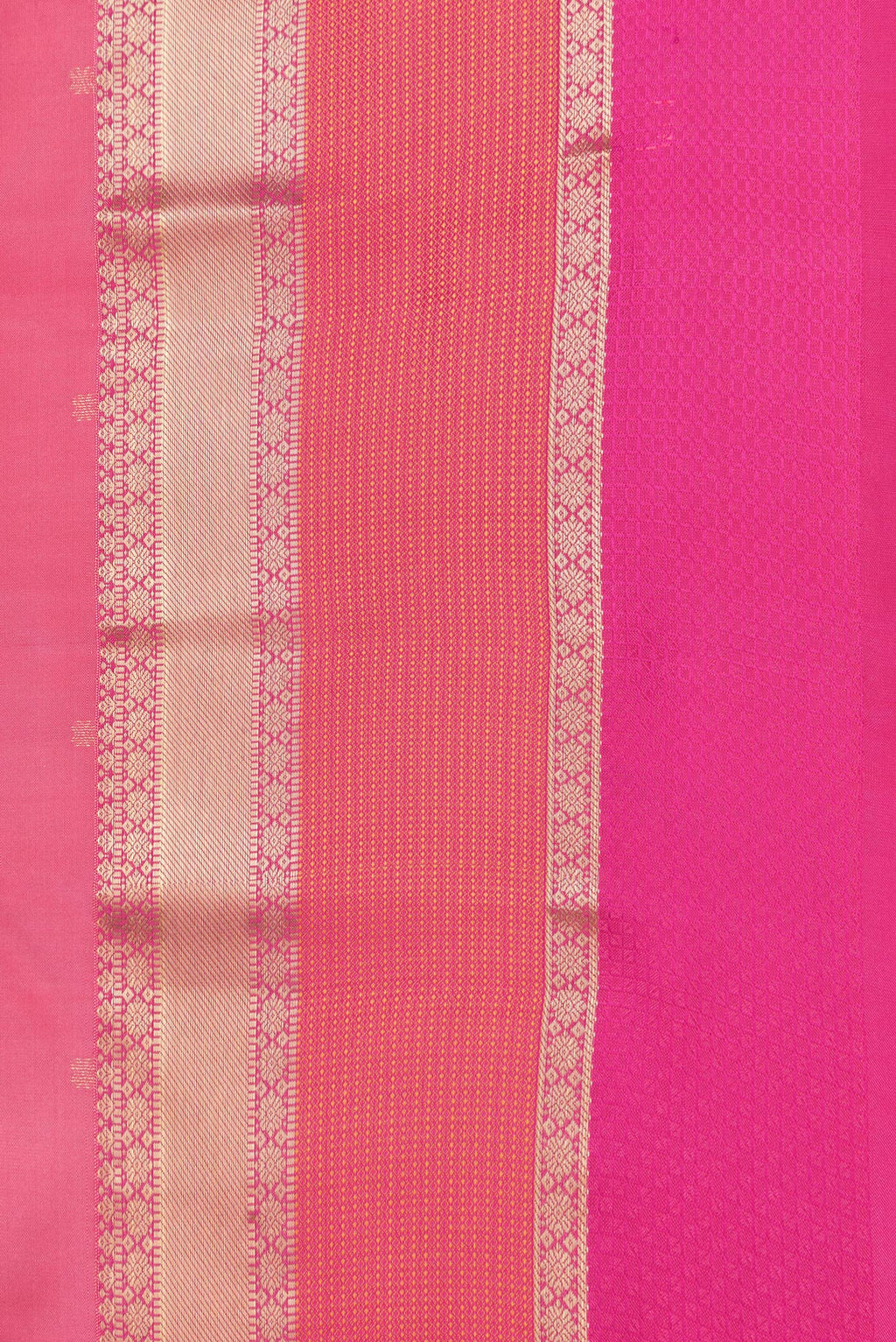 Border image of Pink Dual Tone Kanchipuram Silk Saree with Zari Butta on the body and Zari Border. 