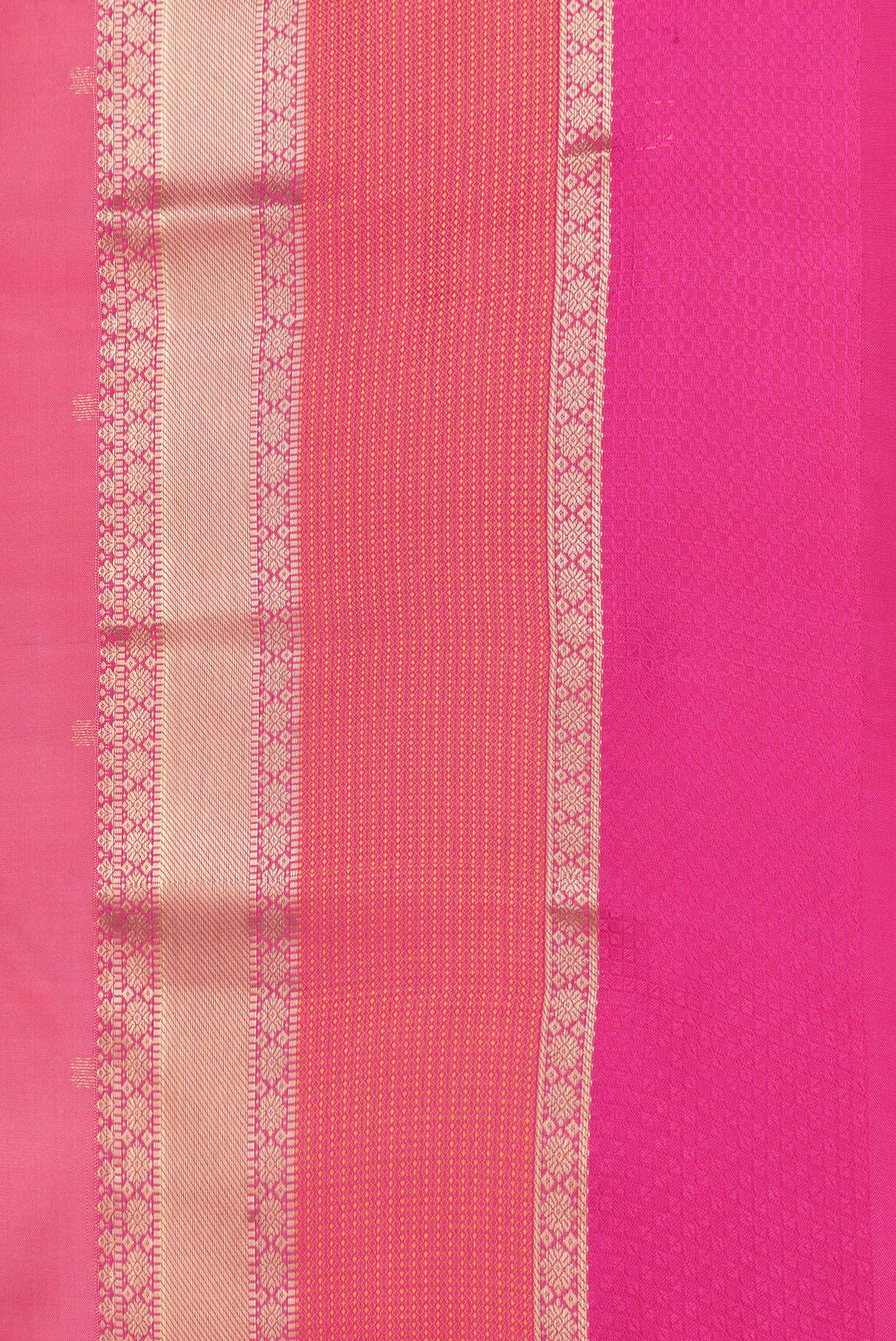 Border image of Pink Dual Tone Kanchipuram Silk Saree with Zari Butta on the body and Zari Border. 