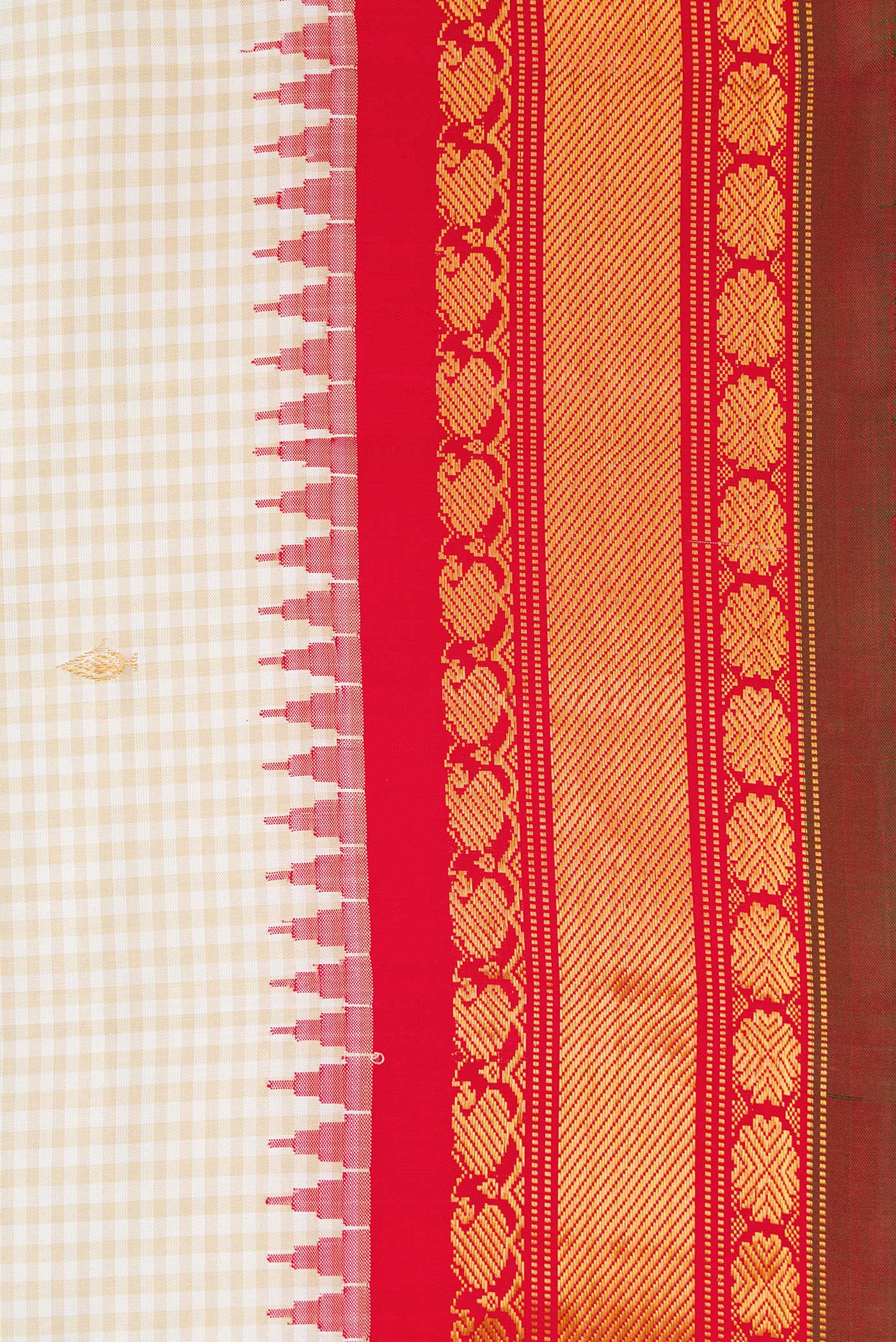 Border image of Off White Dual Tone Gadwal Silk Saree with Zari Butta on the body and Zari Border. 