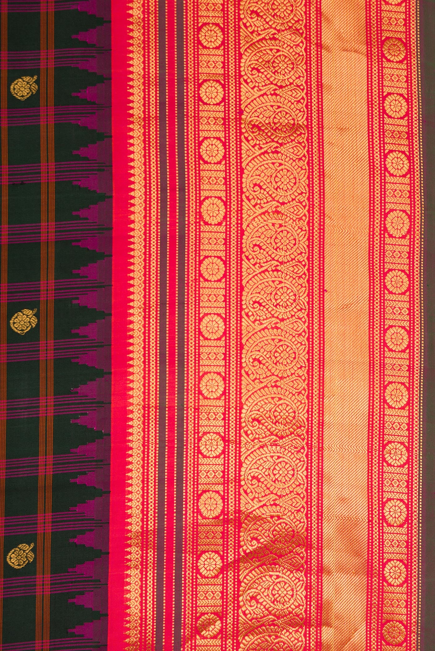 Border image of Black Dual Tone Gadwal Silk Saree with Checked design on the body and Zari Border. 